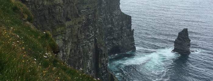 Cliffs of Moher is one of Elisabethさんのお気に入りスポット.