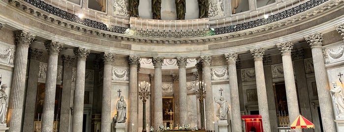 Basilica Reale S. Francesco di Paola is one of Napoli.