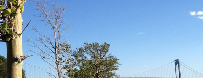 Verrazano Narrows Bikeway is one of Locais curtidos por LeAnna.