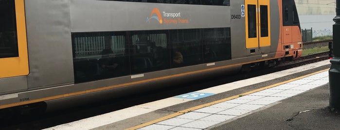 Platforms 5 & 6 is one of Sydney Trains (K to T).