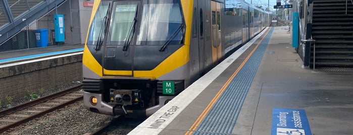 Platform 3 & 4 is one of Sydney Trains (K to T).