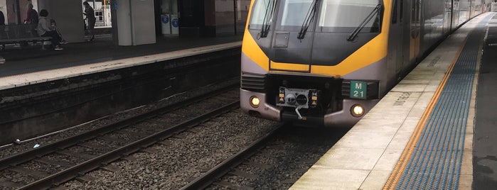 Platform 1 is one of Sydney Trains (K to T).