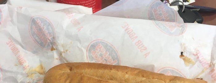 Jersey Mike's Subs is one of Orte, die eva gefallen.