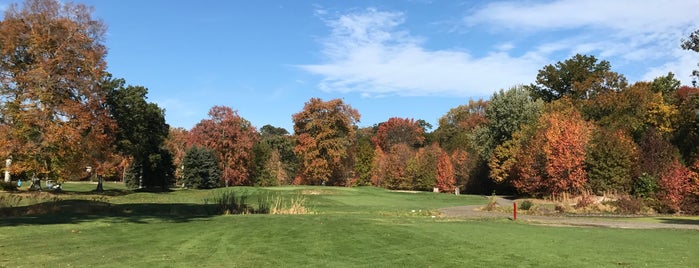 Meadows Golf is one of Lugares favoritos de Jenebeth.