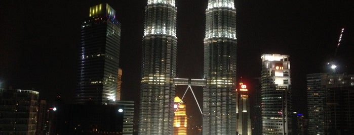 PETRONAS Twin Towers is one of Lieux qui ont plu à MK.