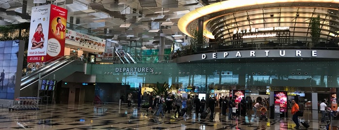 Aéroport de Singapour Changi (SIN) is one of Lieux qui ont plu à MK.