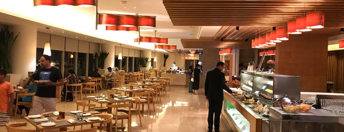 The Westin Mumbai Garden City is one of MKさんのお気に入りスポット.