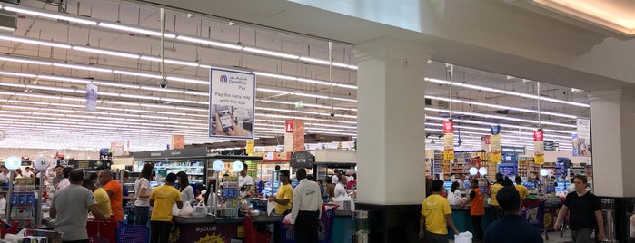 Carrefour is one of Tempat yang Disukai MK.