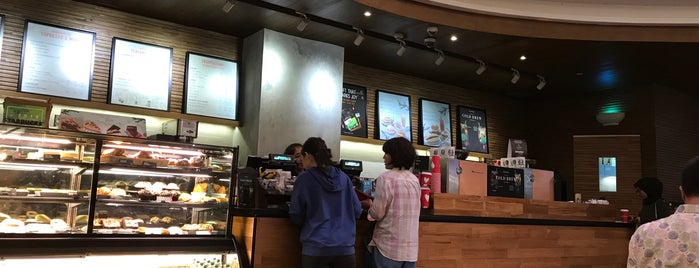 Starbucks is one of MK 님이 좋아한 장소.