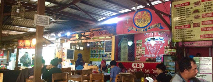 Papyrus Cafe and Resto is one of Tempat yang Disukai MK.