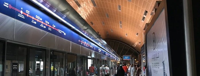Burj Khalifa / Dubai Mall Metro Station is one of Lieux qui ont plu à MK.