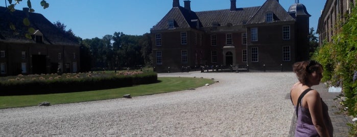 Kasteel Slangenburg is one of Tempat yang Disukai Bernard.