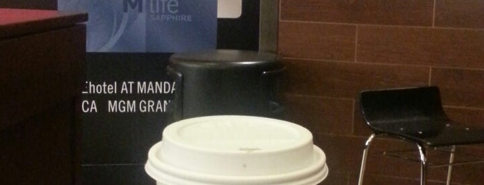 Starbucks is one of Robson : понравившиеся места.