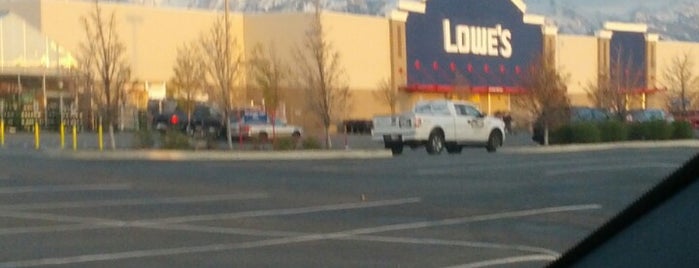 Lowe's is one of Lieux qui ont plu à Timothy.