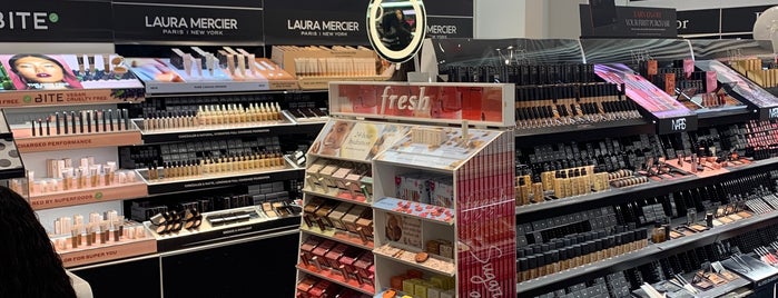 SEPHORA is one of Kimmieさんのお気に入りスポット.