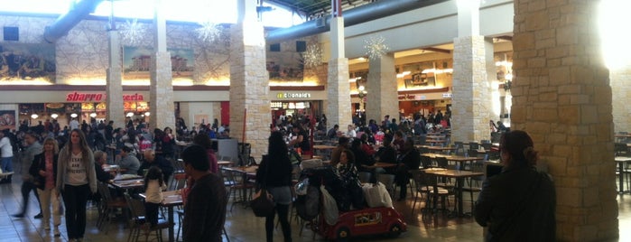 Memorial City Mall Foodcourt is one of Lugares favoritos de David.