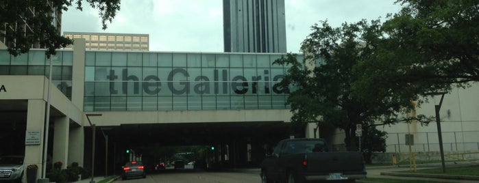 The Galleria is one of Orte, die Elizabeth gefallen.