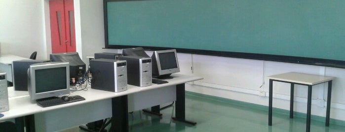Laboratórios de Informática 07 (Lab-SI) is one of Escola de Artes, Ciências e Humanidades.
