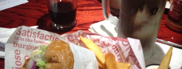 Red Robin Gourmet Burgers and Brews is one of Delight.