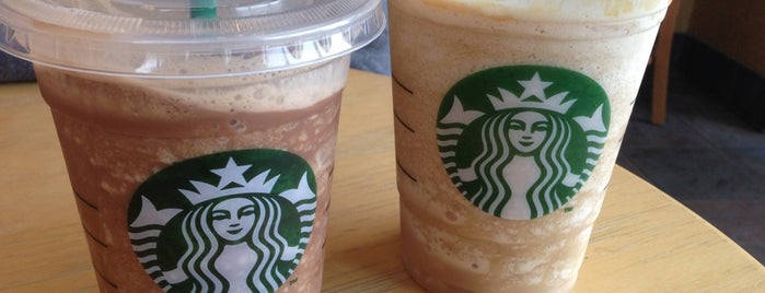 Starbucks is one of Lugares favoritos de Kindra.