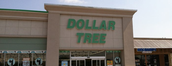 Dollar Tree is one of Orte, die Linda gefallen.