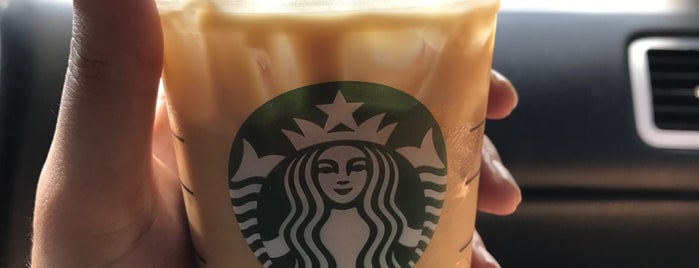 Starbucks is one of Julie 님이 좋아한 장소.