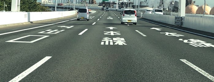 Sankeien Exit is one of 首都高速湾岸線(Bayshore Route).