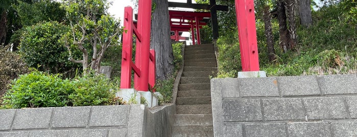 豊川稲荷神社・氷川神社（市場稲荷神社） is one of 神社.