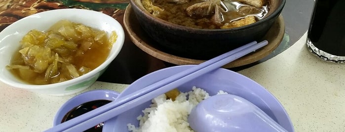 Hong Ji Claypot Bak Kut Teh 宏记砂煲药材肉骨茶 is one of 肉骨茶.