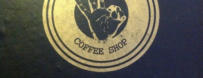 Artist Coffee Shop | کافی‌شاپ آرتیست is one of Orte, die Haniyehh gefallen.