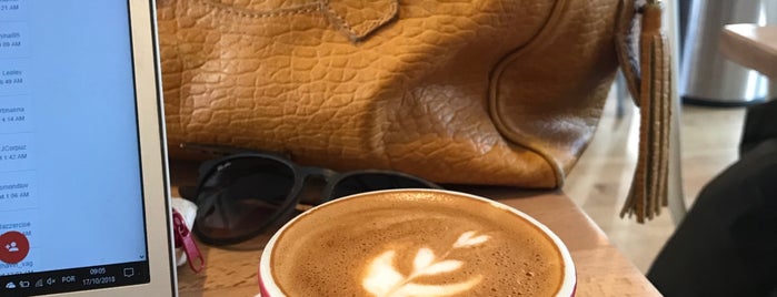 Equator Coffee Westboro is one of Posti che sono piaciuti a Anne-Sophie.