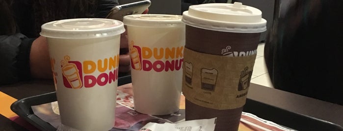 Dunkin' is one of ettasさんのお気に入りスポット.