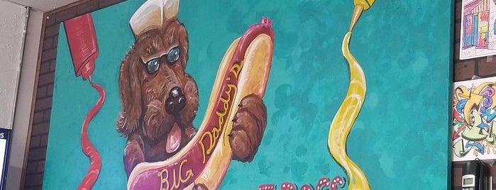 Big Daddy's Hot Dogs & More. is one of Posti che sono piaciuti a Steven.