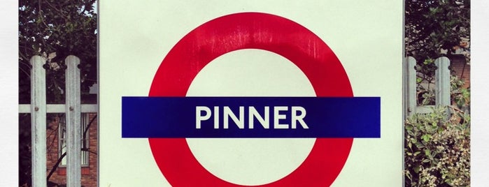 Pinner London Underground Station is one of Lieux qui ont plu à Foodman.