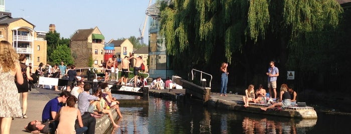 Regent's Canal is one of London Attractions.