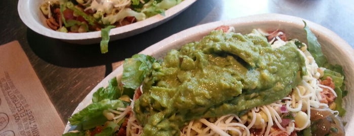 Chipotle Mexican Grill is one of Paulaさんのお気に入りスポット.