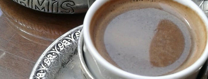 Tahmis Kahvesi is one of Müge'nin Beğendiği Mekanlar.