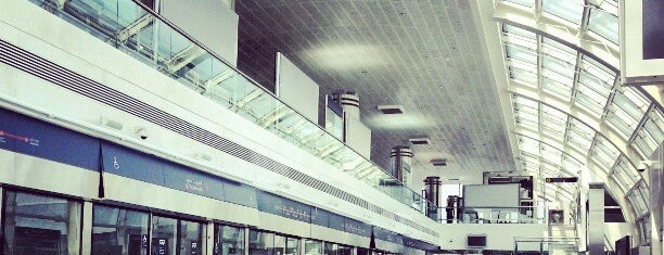 Terminal 3 Metro Station is one of Locais curtidos por Walid.