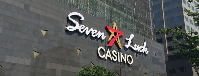 Seven Luck Casino is one of สถานที่ที่ Dan ถูกใจ.