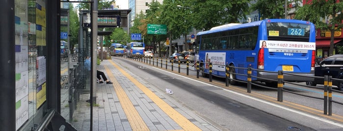 동묘앞 (01-044) is one of 서울시내 버스정류소.