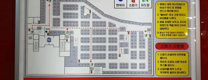 숭례문 수입상가 is one of Seoul 2023.