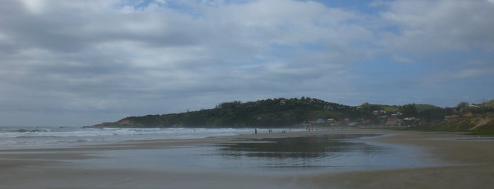 Praia da Ribanceira is one of Praias (aqui pertinho).