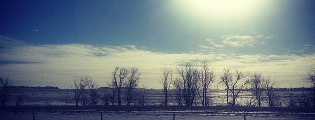 Welcome to North Dakota Sign is one of สถานที่ที่ Lizzie ถูกใจ.