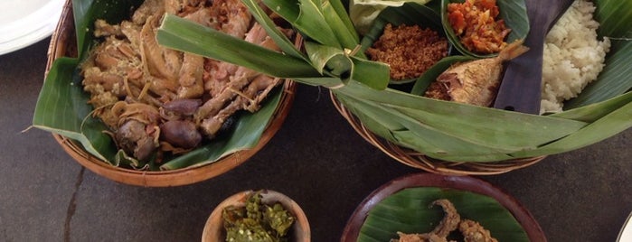 Warung Pohon is one of Must-visit Food in Yogyakarta.