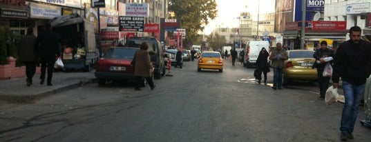 Rüzgarlı Caddesi is one of Lugares guardados de Ellei.
