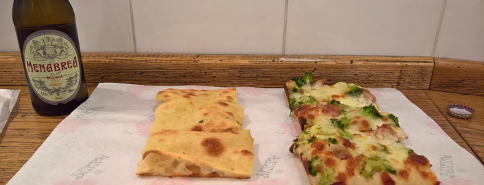 pizza gege is one of Posti che sono piaciuti a Flavia.
