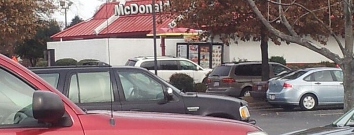 McDonald's is one of สถานที่ที่ Ronald ถูกใจ.
