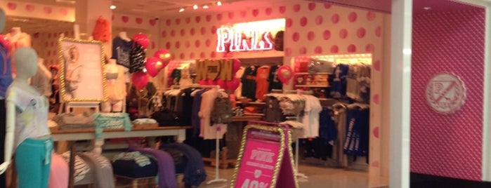 Victoria's Secret PINK is one of สถานที่ที่ Katia ถูกใจ.