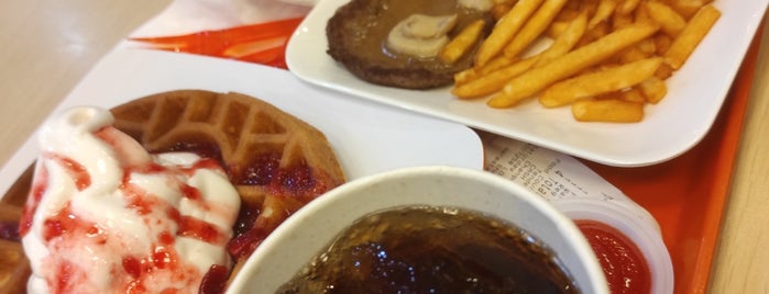 A&W is one of Must-visit Food in Malang.