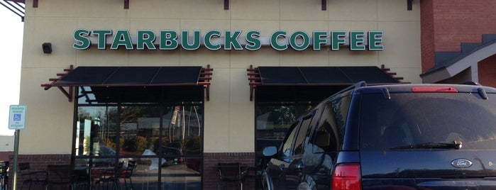 Starbucks is one of สถานที่ที่ Lizzie ถูกใจ.